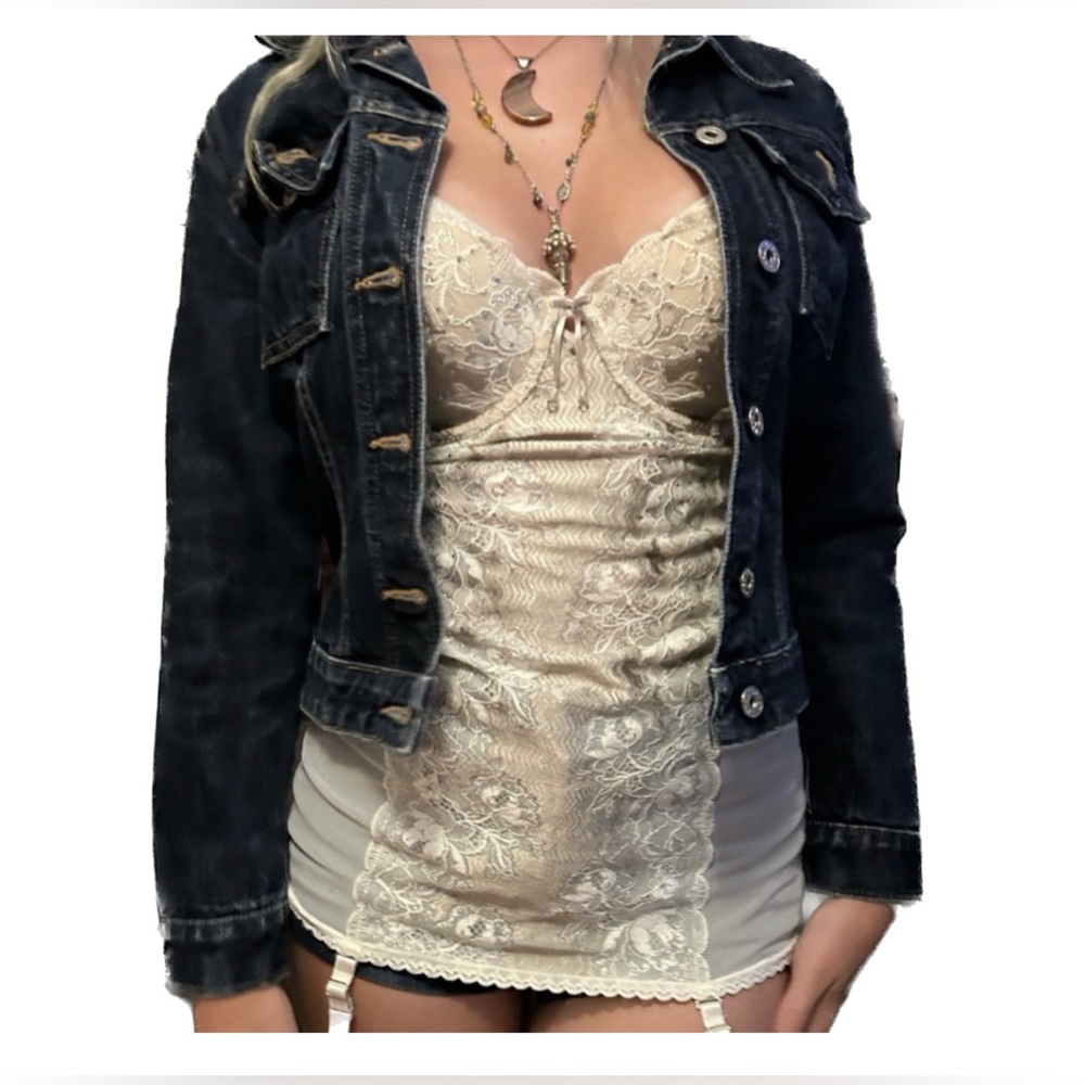 vintage y2k dark wash Guess women’s denim jacket ! size s !